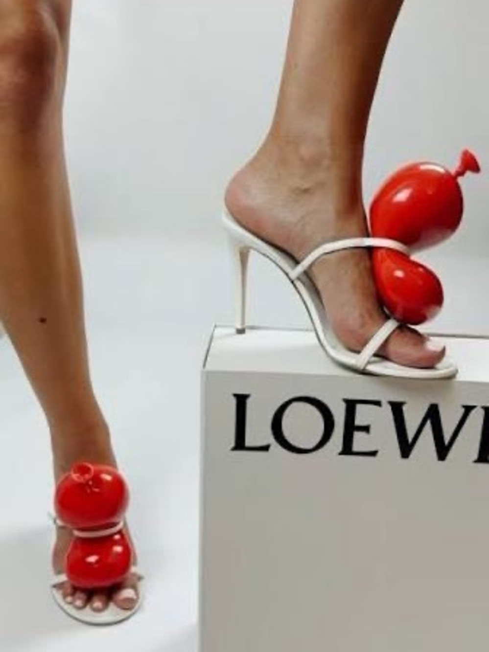 LOEWE BALLOON LAMBSKIN 100MM SLIDE SANDALS IN WHITE RED SIZE EU 37